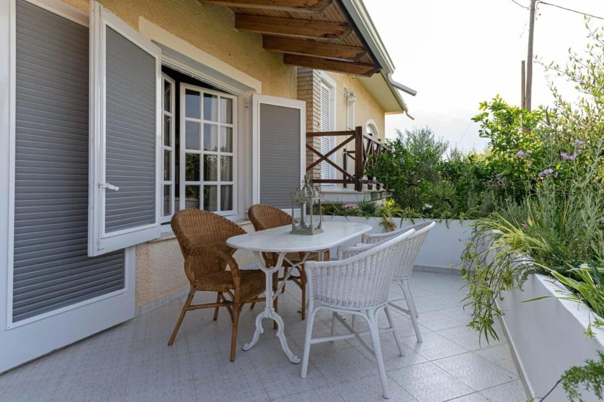 Serene Seaside Bliss - Lush & Secluded Garden Oasis Kalamata Exteriör bild
