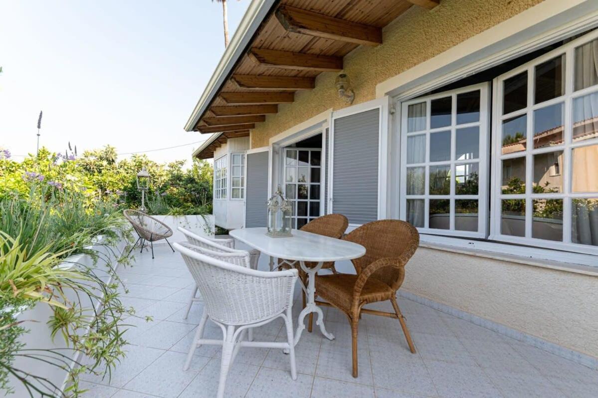 Serene Seaside Bliss - Lush & Secluded Garden Oasis Kalamata Exteriör bild